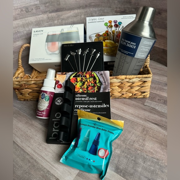 Other - 8 Pc Kitchen Essentials Basket ($100+ Retail!)